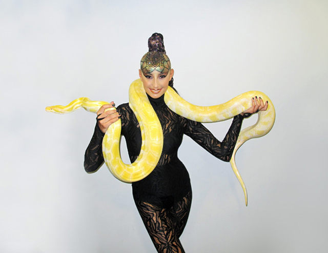 Bree_Robertson_The_X_Factor_Grand_Final_snake_Burmese_albino_python_01