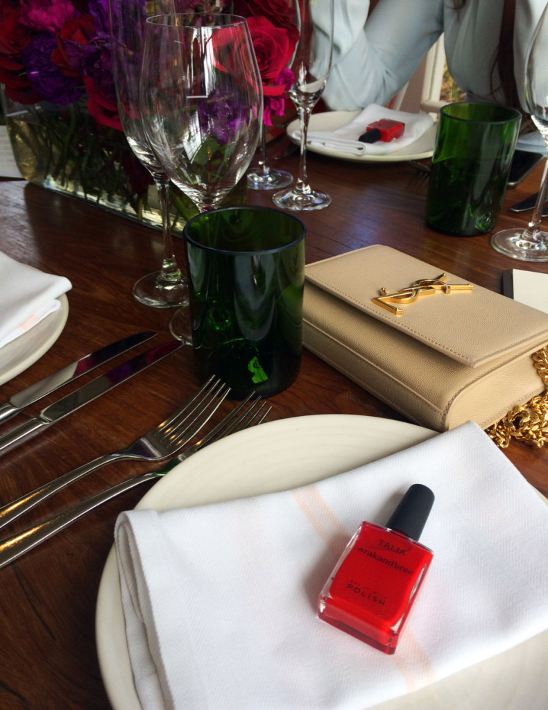 Bridal_luncheon_hens_day_table_setting