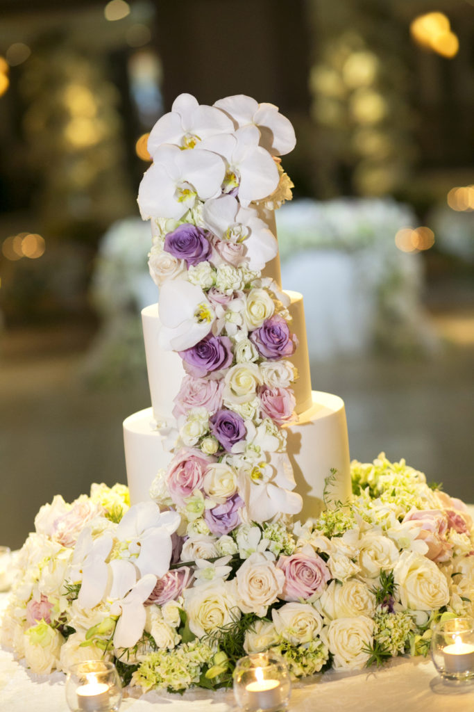 Wedding_cake_reception_Hayman_Island